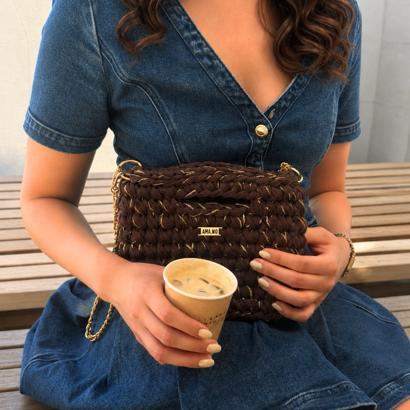 Sac Hoshi crocheté main, chocolat et fil doré | Couleurs : Chocolat