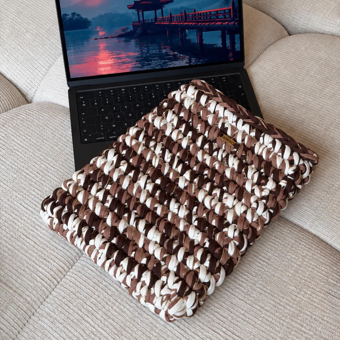 Pochette d'ordinateur Ito crochetée main