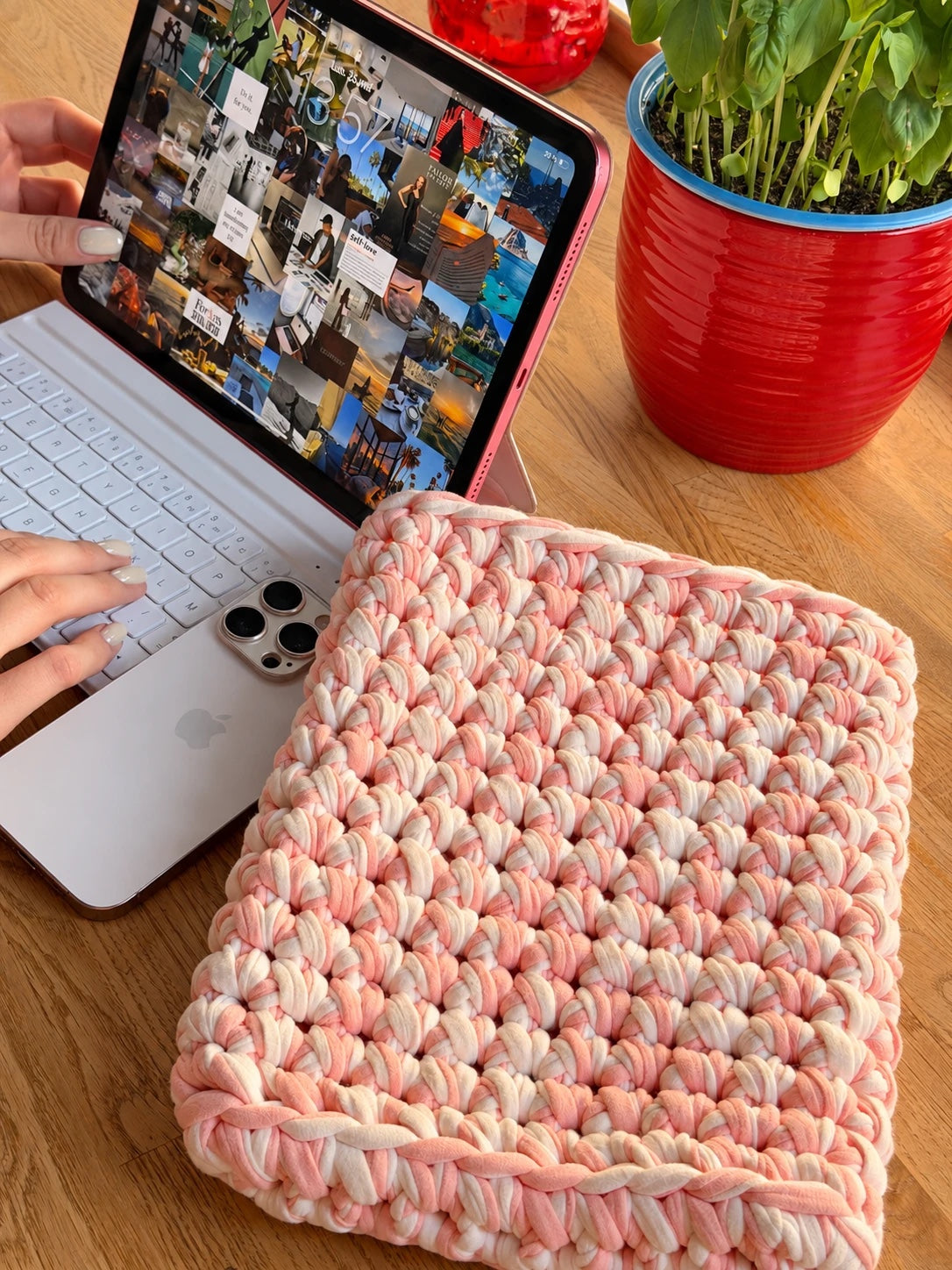 Pochette de tablette Ito crochetée main